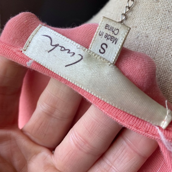 Lush Peach Floral Embellished SS Tunic Top - Small - Picture 4 of 4